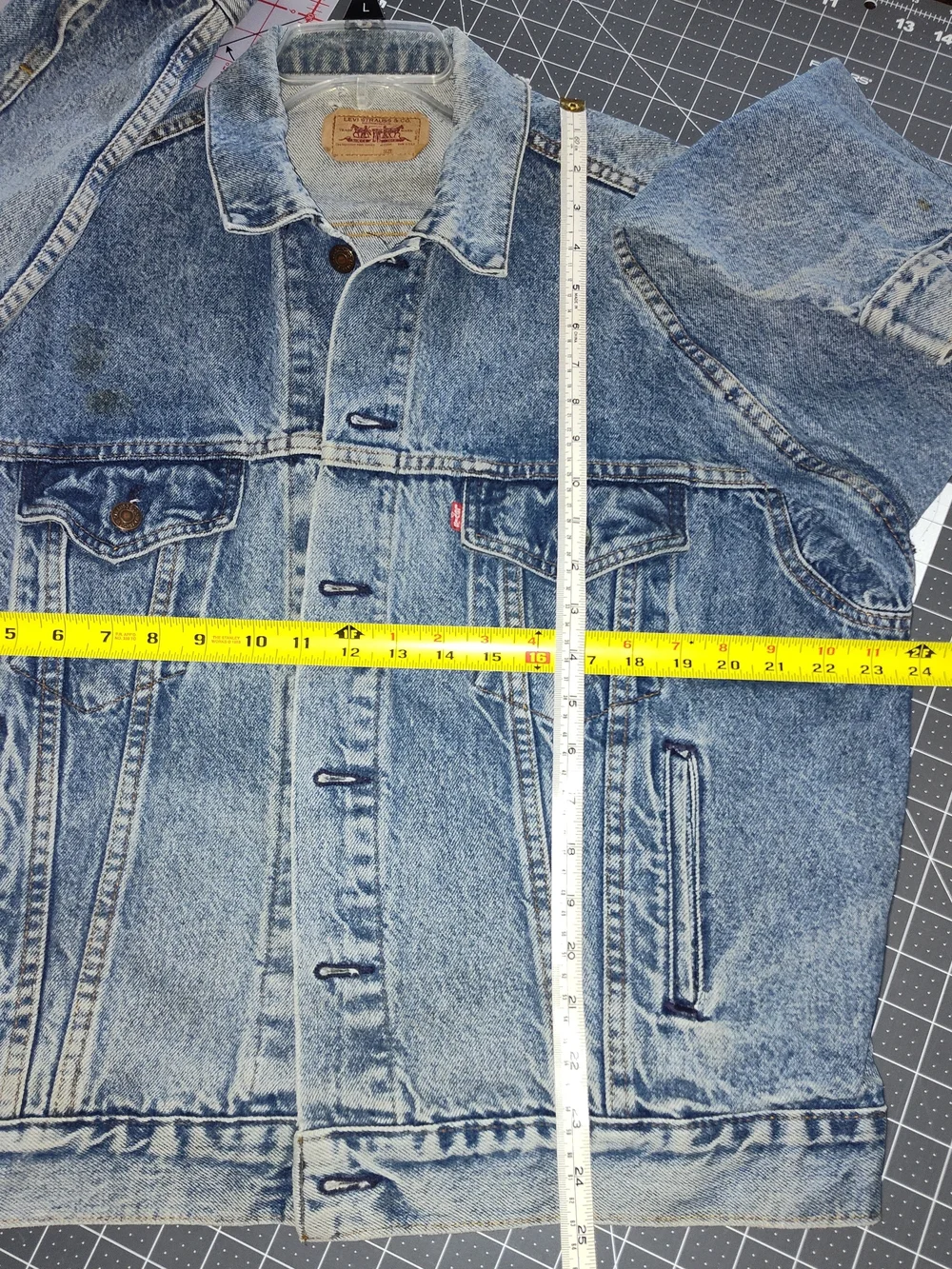 Vintage Levi's Light Blue Washed Denim Trucker Jacket Size L